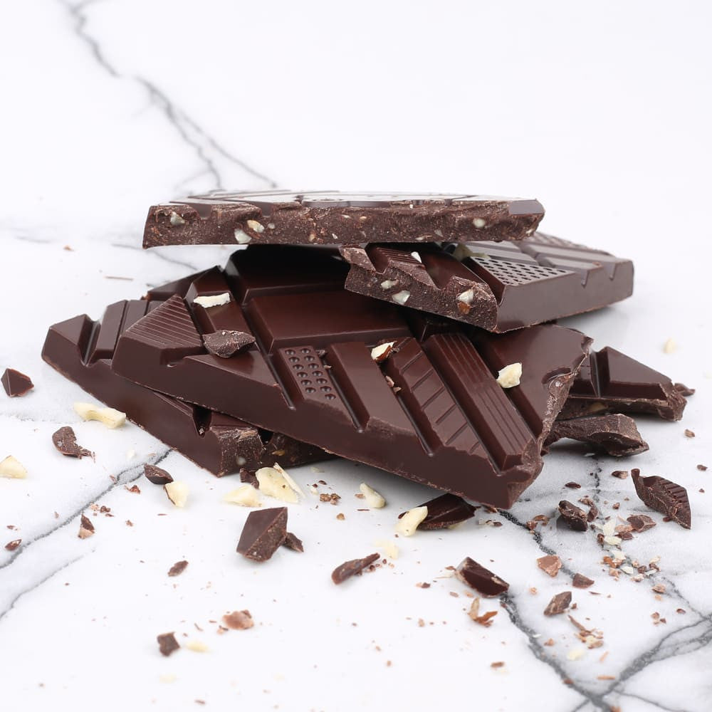 Le Chocolat des Français Extra mörk choklad med hasselnötter