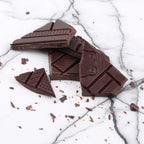 Le Chocolat des Français Extra mörk choklad med krossad kakao